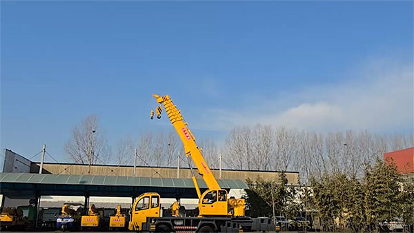 Grue télescopique sur camion 16T, STSQ16D