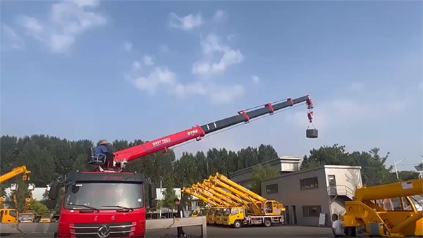 1Camion à flèche 4T, SST14S5