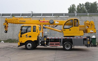 Camion-grue 8T, STSQ8T